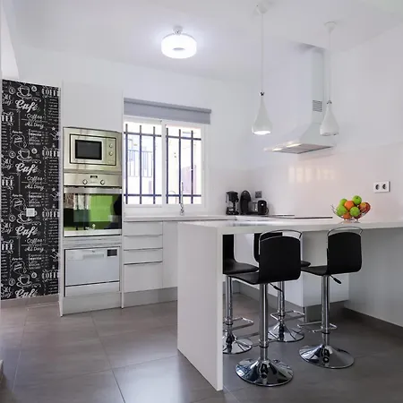 2 Bedroom In Maspalomas Apartment *